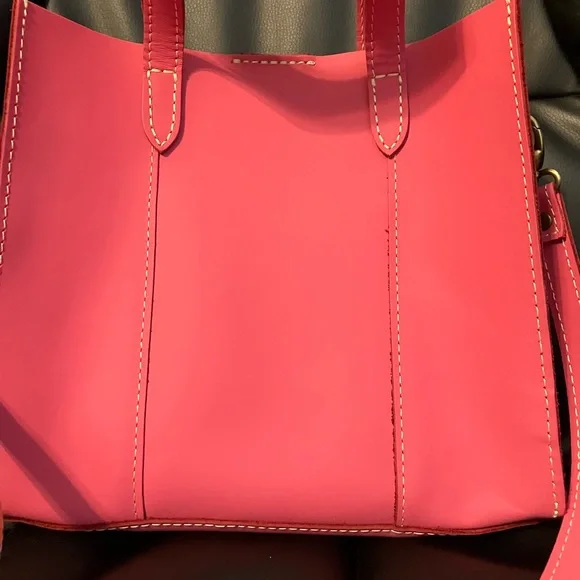 Portland Leather Classic Lola Crossbody in Margot (Snap closure) - Picture 3 of 8